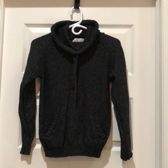 Sweater with hood and pockets - Picture 1 of 4